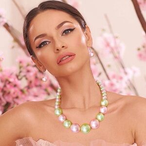 Pink and Green Graduated Bubble Gum Pearls